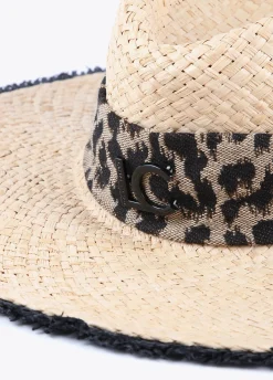 Sombrero con ala ancha