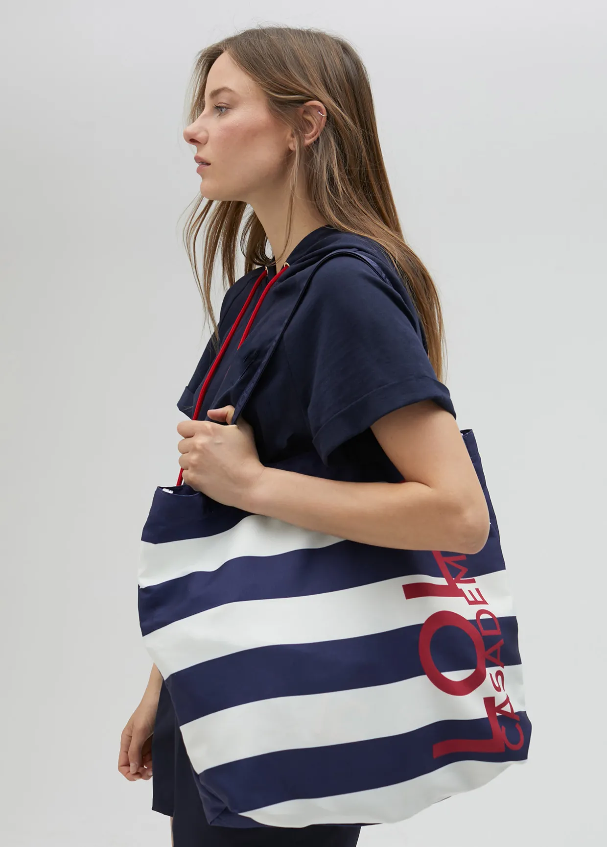 Tote bag de color azul American Magic - Lola Casademunt