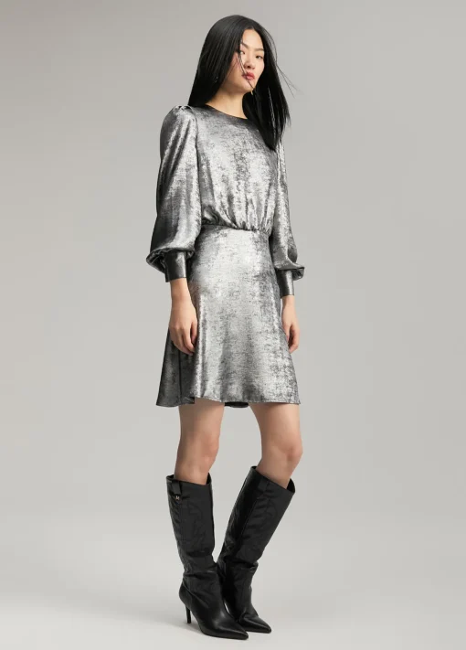 Vestido corto laminado