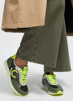 Zapatillas deportivas verdes y lima