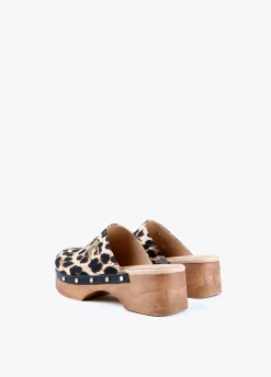 Zueco con estampado animal