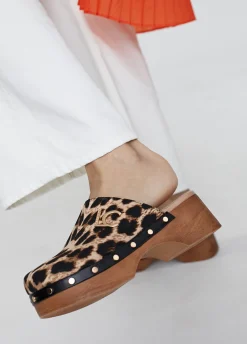 Zueco con estampado animal